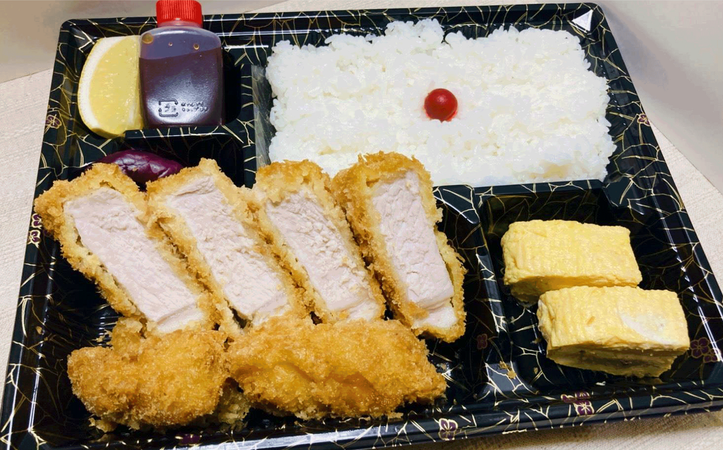 人気No.1！ 厚切りロースかつ弁当